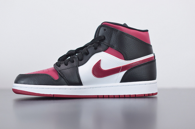 air jordan 1 mid resembles the “bred toe” 554724-066