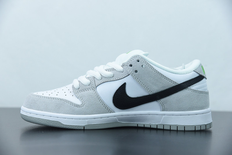 nike sb dunk low “chlorophyll” bq6817-011
