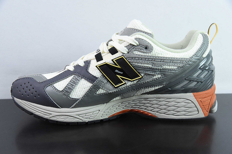 NEW BALANCE SNEAKER